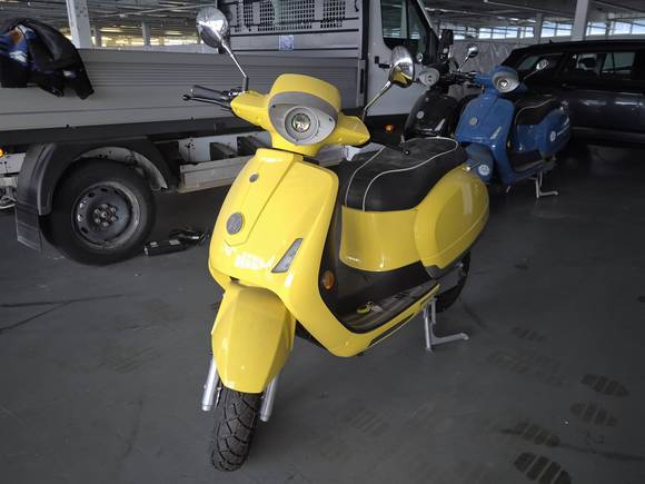 Вид спереди слева