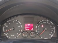 Pohľad na združený prístroj na palubnej doske