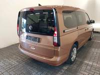 Pogled od pozadi desno