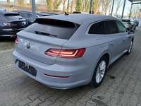 Pogled od pozadi desno