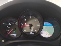 Pohľad na združený prístroj na palubnej doske