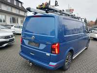 Pogled od pozadi desno