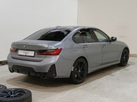 Pogled od pozadi desno