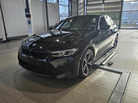 Вид спереди слева