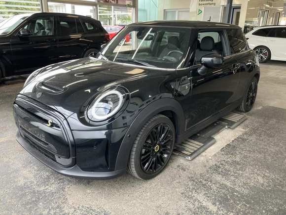 Вид спереди слева