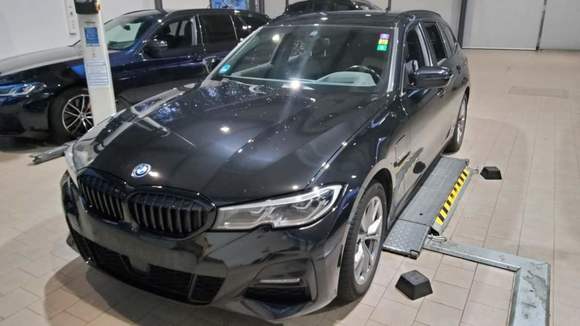 Вид спереди слева