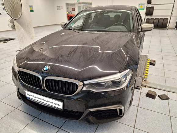 Вид спереди слева