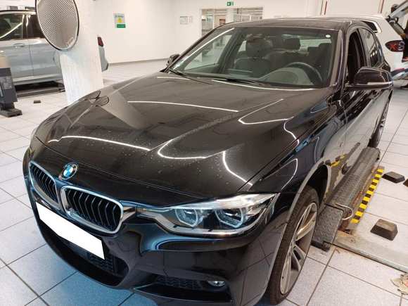 Вид спереди слева