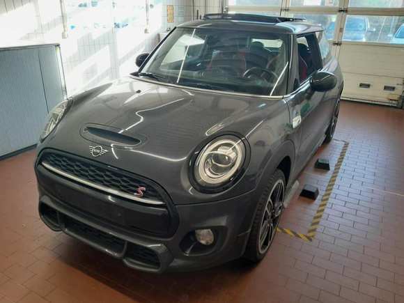 Вид спереди слева