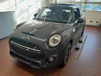 Вид спереди слева