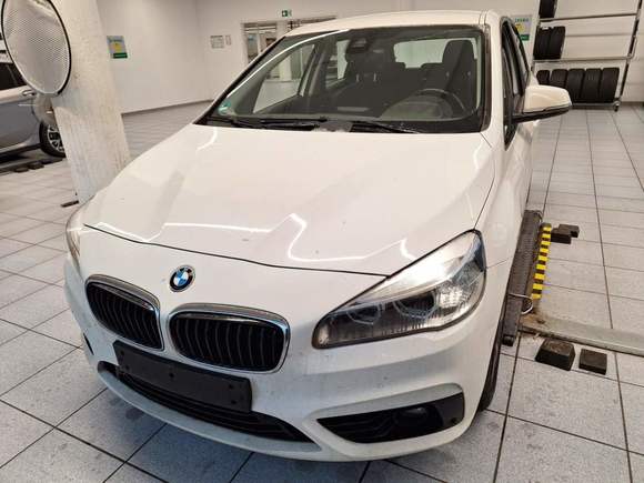 Вид спереди слева