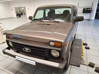 Вид спереди слева