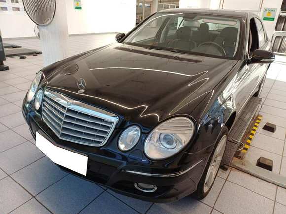 Вид спереди слева