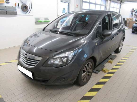 Pogled od napred levo