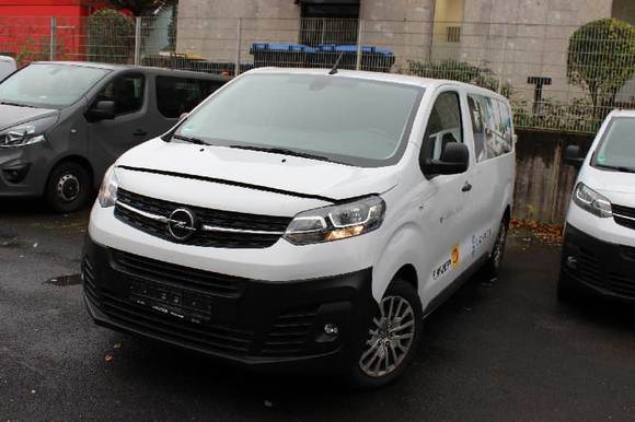 Vaizdas iš priekio kairės