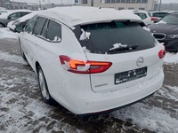 Vaade tagant vasakult