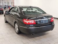 Vue de l’arrière gauche