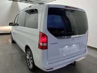 Pogled od pozadi levo