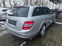 Pogled od pozadi desno