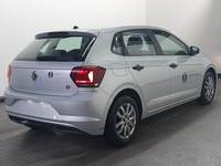 Pogled od pozadi desno