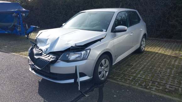 Pogled od napred levo