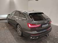 Vaade tagant vasakult