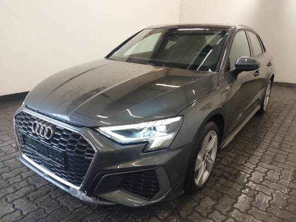 Pogled od napred levo