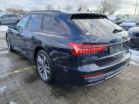 Vaade tagant vasakult