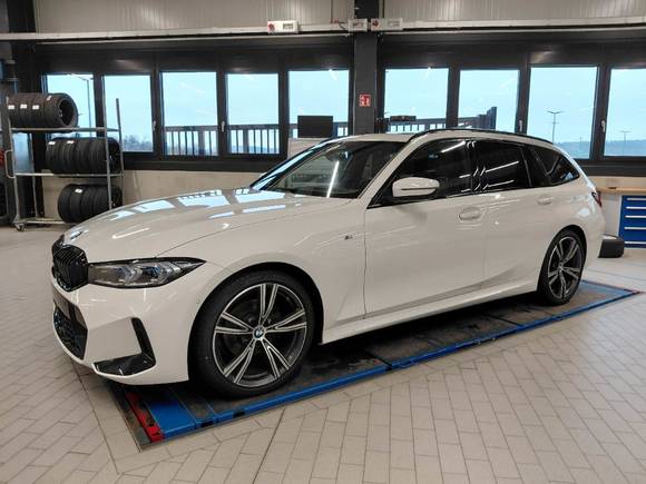 Pogled od napred levo