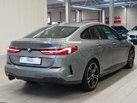 Pogled od pozadi desno