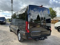 Pogled od pozadi levo