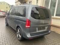 Pogled od pozadi levo