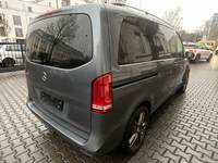 Pogled od pozadi desno