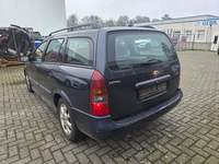 Pogled od pozadi levo