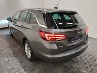 Vaade tagant vasakult