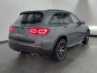 Pogled od pozadi desno