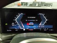 Pohľad na združený prístroj na palubnej doske