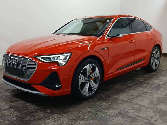 Pogled od napred levo