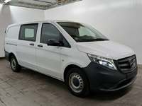 Pogled sprijeda desno