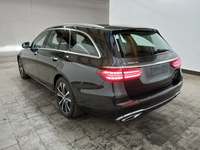 Pogled od pozadi levo