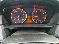 Pohľad na združený prístroj na palubnej doske