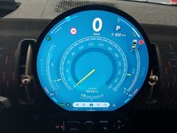 Pohľad na združený prístroj na palubnej doske