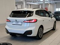 Pogled od pozadi desno