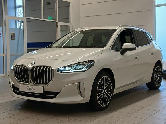 Pogled od napred levo