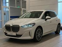 Pogled od napred levo