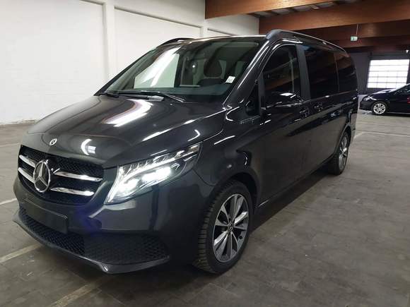 Pogled od napred levo