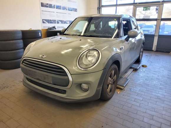 Pogled od napred levo