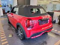 Pogled od pozadi levo