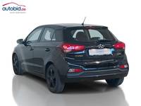 Pogled od pozadi levo