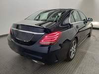 Pogled od pozadi desno